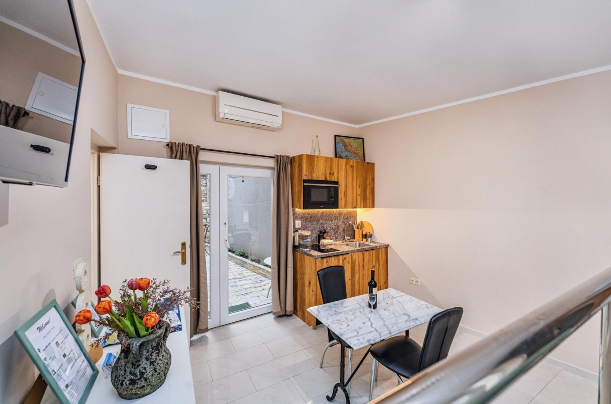 Samm Apartments ชิเบนิก ภายนอก รูปภาพ