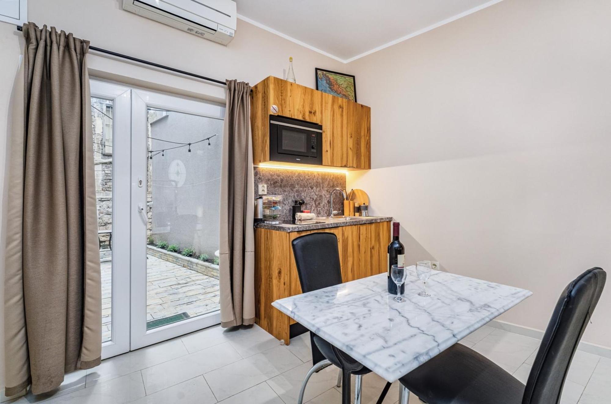 Samm Apartments ชิเบนิก ภายนอก รูปภาพ
