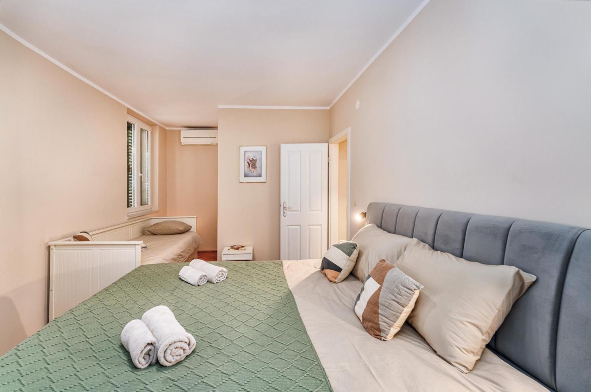 Samm Apartments ชิเบนิก ภายนอก รูปภาพ